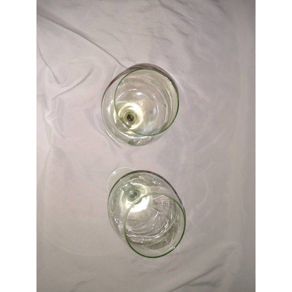 Green stemware etched wineglass set of 2 - Picture 4 of 5